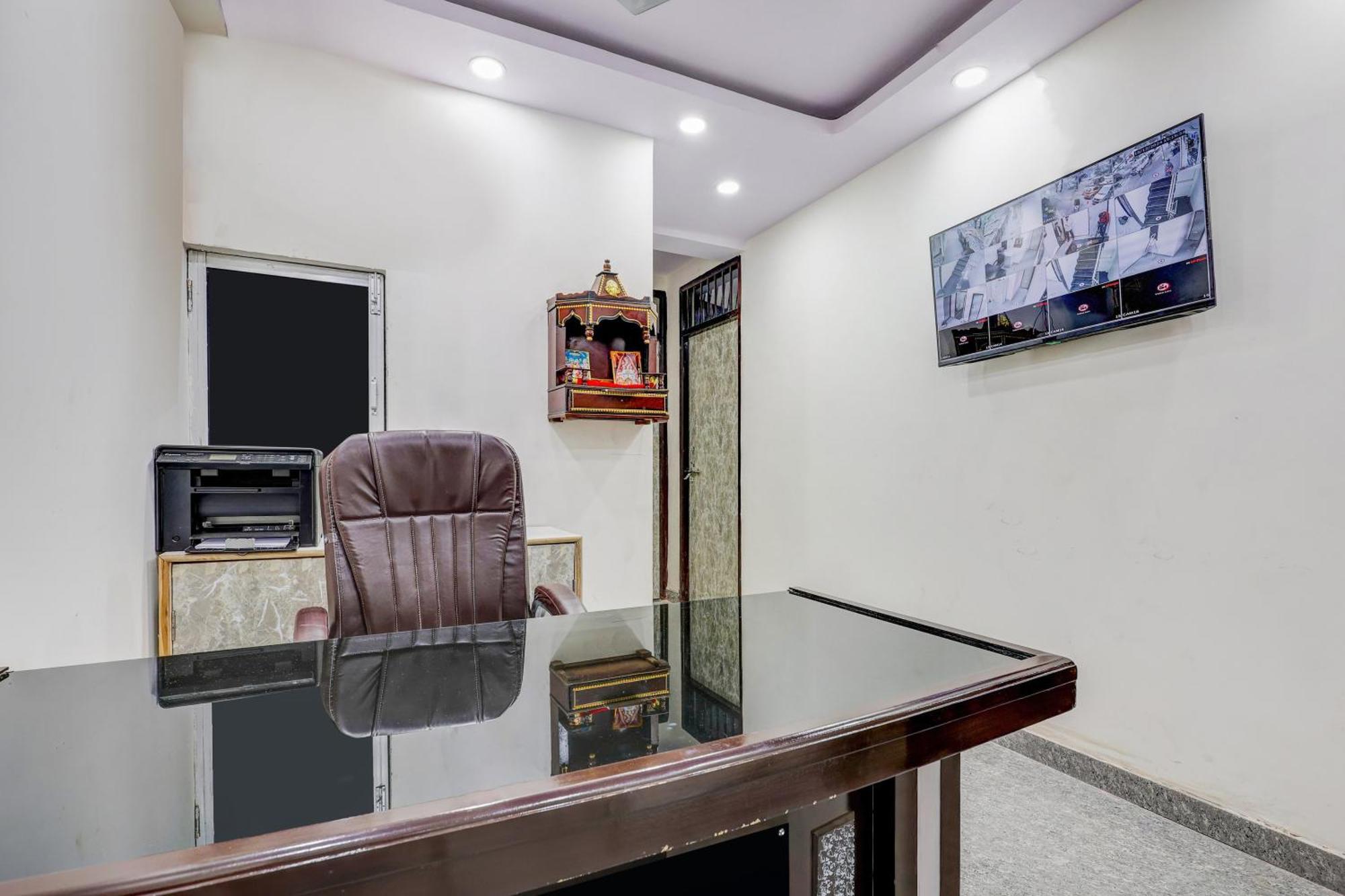 Hotel O Govind Residency Нью-Дели Экстерьер фото