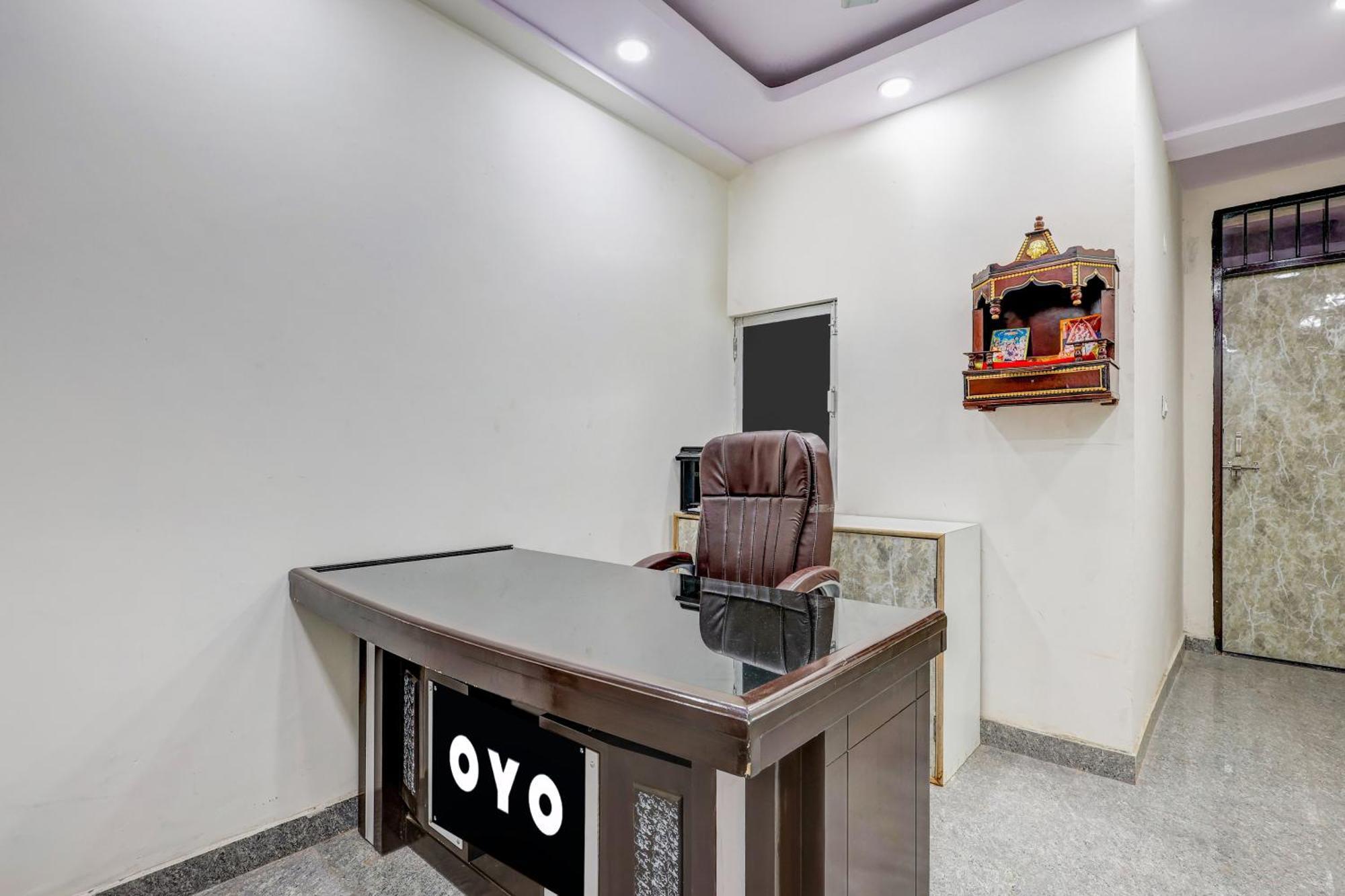 Hotel O Govind Residency Нью-Дели Экстерьер фото